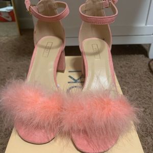 Pink fur heel 💕